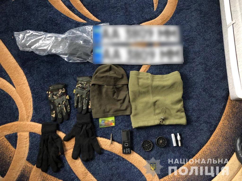 На Київщині поліцейські затримали озброєнну злочинну групу автокрадіїв