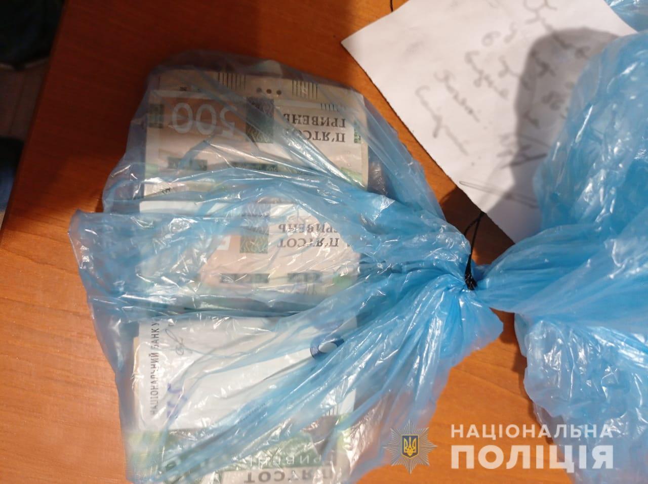 На Чернігівщині внутрішня безпека Нацполіції затримала на хабарництві двох патрульних