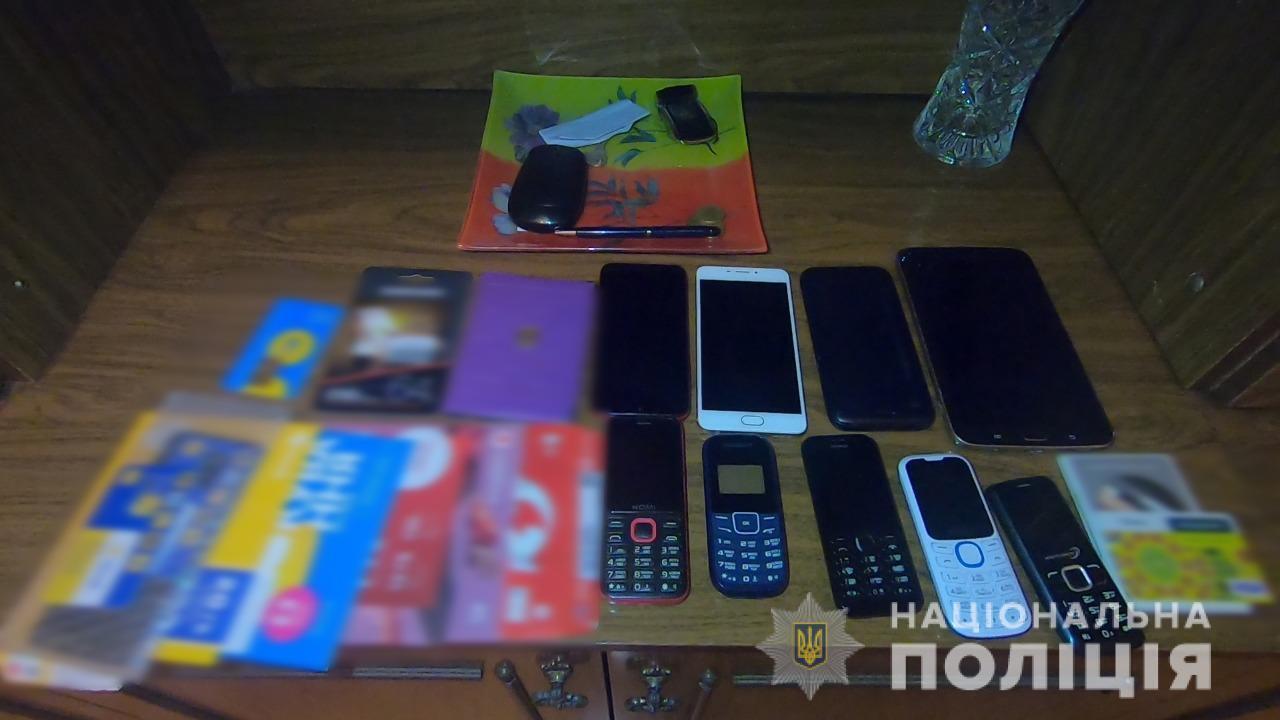 Кіберполіція Одещини припинила протиправну діяльність чотирьох одеситів, які в незаконний спосіб отримували гроші в фінансовій установі