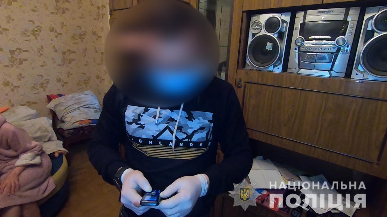 Кіберполіція Одещини припинила протиправну діяльність чотирьох одеситів, які в незаконний спосіб отримували гроші в фінансовій установі