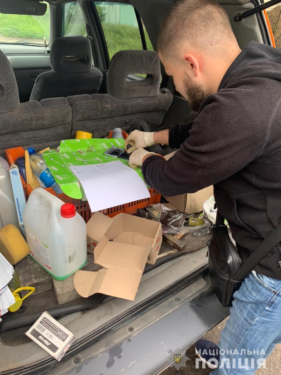 Кіберполіція Одещини припинила протиправну діяльність чотирьох одеситів, які в незаконний спосіб отримували гроші в фінансовій установі