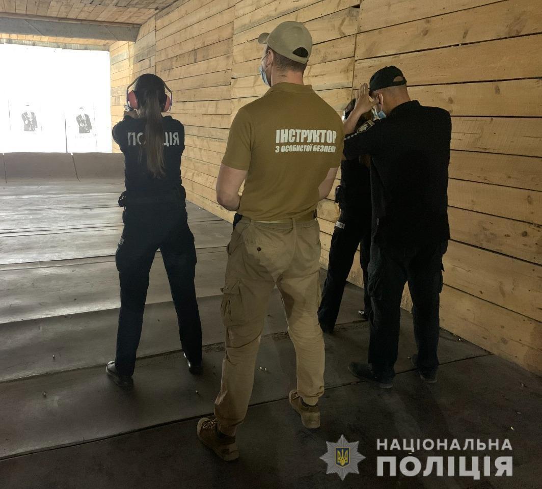 Одеські поліцейські взяли участь у бінарних курсах зі стрільби, що проводилися з курсантами місцевого спеціалізованого вишу