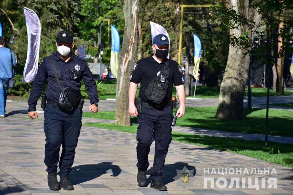 Поліція Донеччини забезпечила охорону громадського правопорядку на Всесвітній день вишиванки