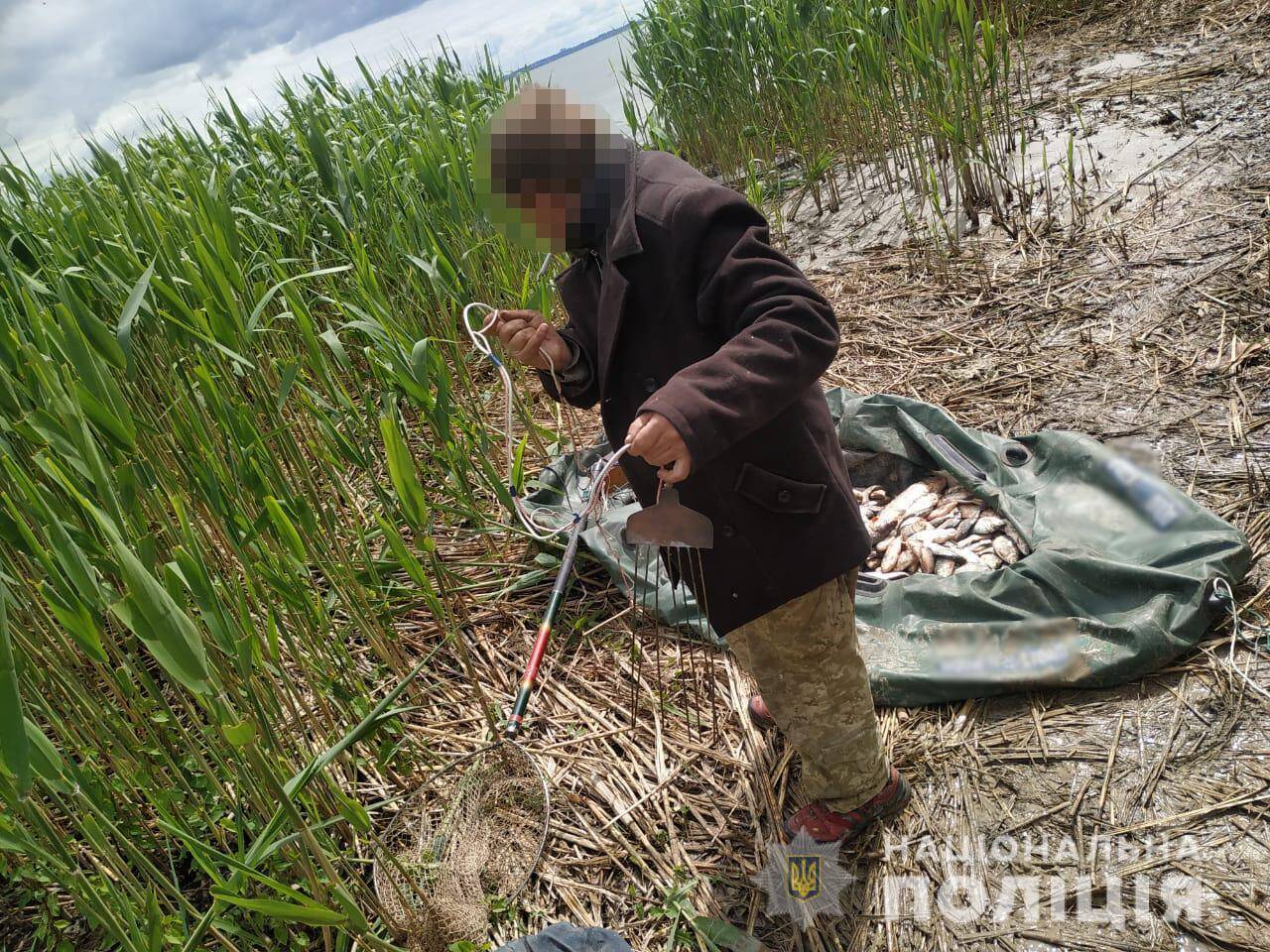 На водних об’єктах в Одеському районі правоохоронці викрили двох браконьєрів