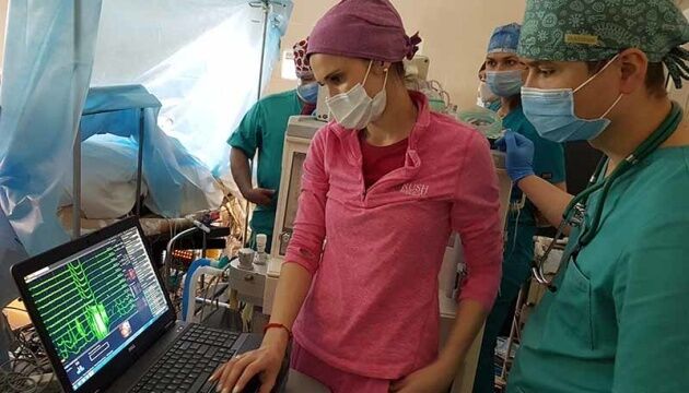 На Закарпатті роблять унікальні операції мозку — із мовними тестами