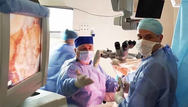 На Закарпатті роблять унікальні операції мозку — із мовними тестами