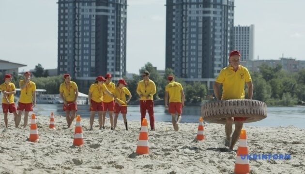 На пляжах Києва працюватимуть 120 лайфгардів на 26 рятувальних постах