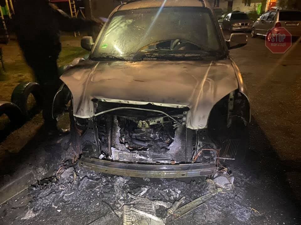  Автівка дружини антикорупціонера Дудіна згоріла вночі. Фото: СтопКор