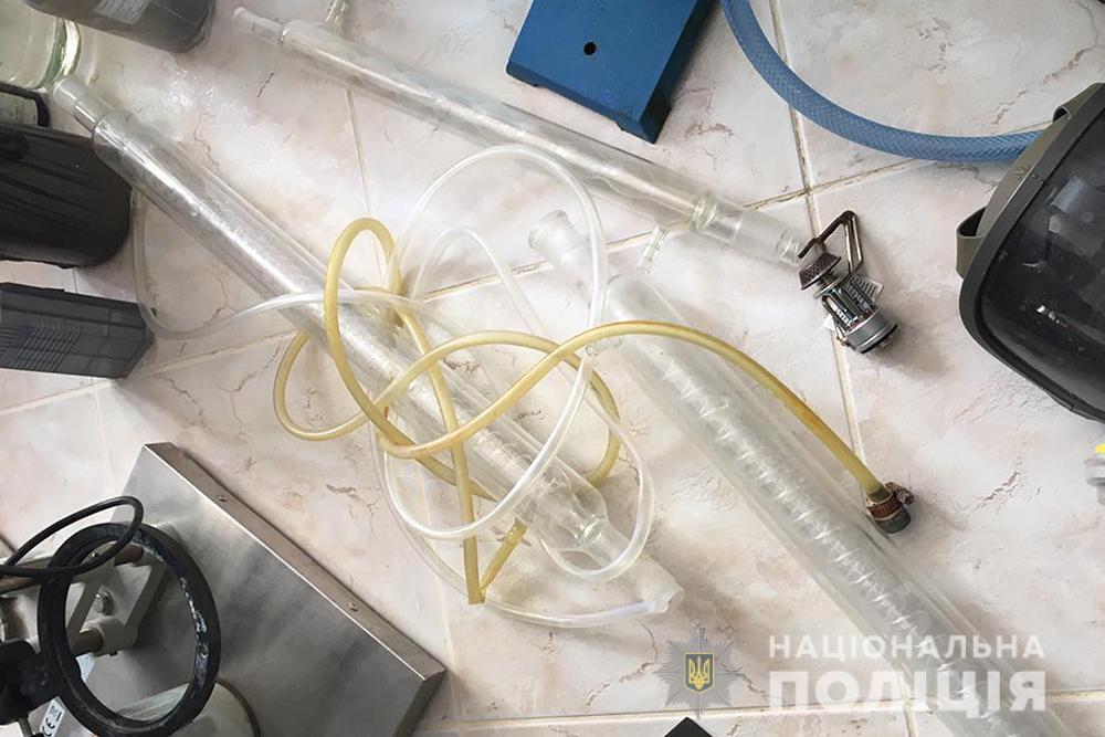 На Донеччині поліцейські викрили нарколабораторію з виготовлення мефедрону