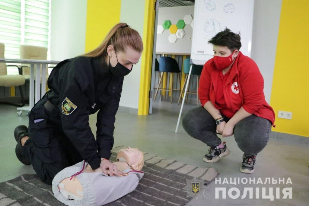 На Донеччині поліцейські вдосконалюють навички надання домедичної допомоги
