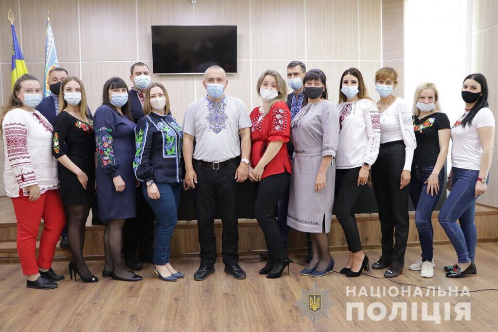 Код нації: поліція Донеччини долучилася до Всесвітнього дня вишиванки