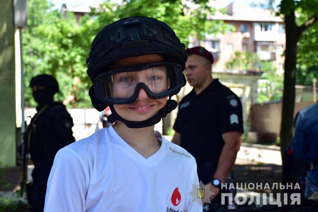 На Донеччині малеча розпочала канікули із захопливих пригод разом зі спецпризначенцями (ВІДЕО)