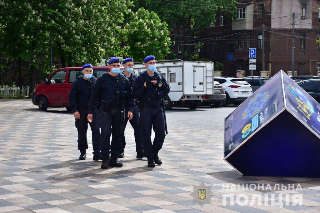 Поліція Донеччини забезпечила охорону громадського правопорядку на Всесвітній день вишиванки