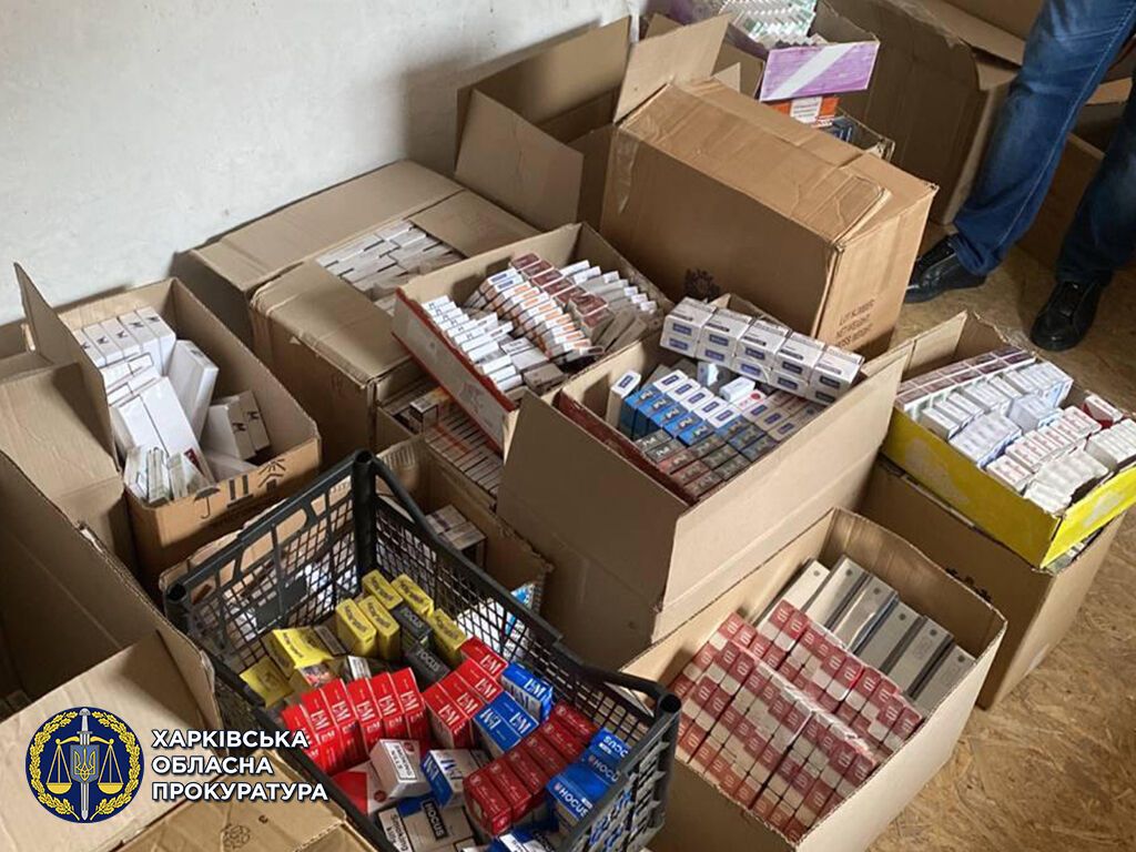 Понад 200 тисяч пачок тютюнових виробів — у Харкові правоохоронцями викрито мережу місць масового зберігання та реалізації контрафактного тютюну (ФОТО)