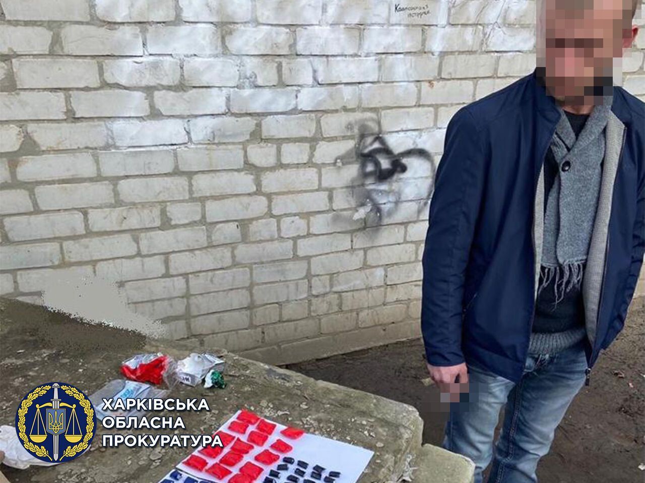 За розкладання згортків за наркотиками харків’янину повідомлено про підозру (ФОТО)