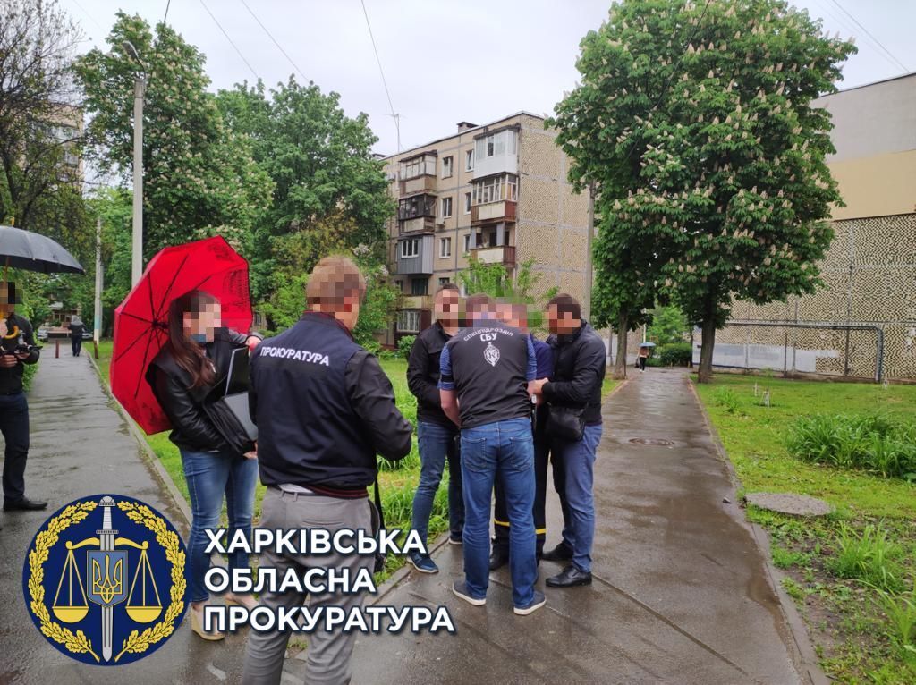 Пообіцяв заплющити очі на порушення безпеки при реконструкції торгівельно-офісного центру за 20 тисяч грн — співробітнику ДСНС повідомлено про підозру (ФОТО)
