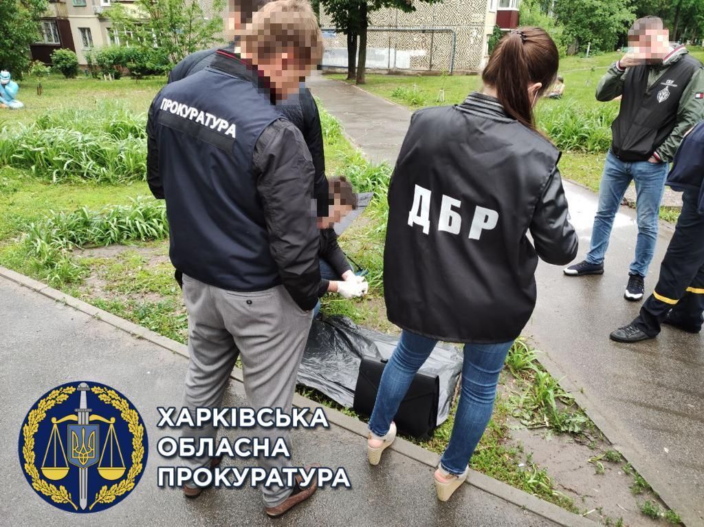 Пообіцяв заплющити очі на порушення безпеки при реконструкції торгівельно-офісного центру за 20 тисяч грн — співробітнику ДСНС повідомлено про підозру (ФОТО)