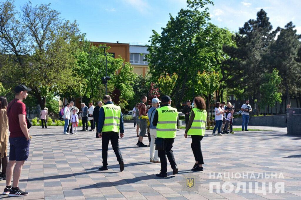 Поліція Донеччини забезпечила охорону громадського правопорядку на Всесвітній день вишиванки