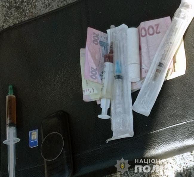 На Донеччині поліція викрила двох чоловіків у збуті наркотиків