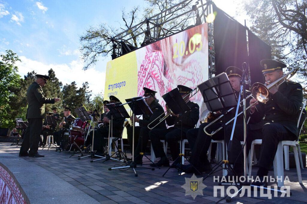 Поліція Донеччини забезпечила охорону громадського правопорядку на Всесвітній день вишиванки
