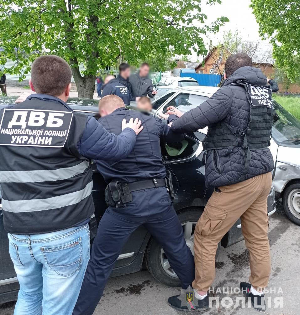 На Чернігівщині внутрішня безпека Нацполіції затримала на хабарництві двох патрульних