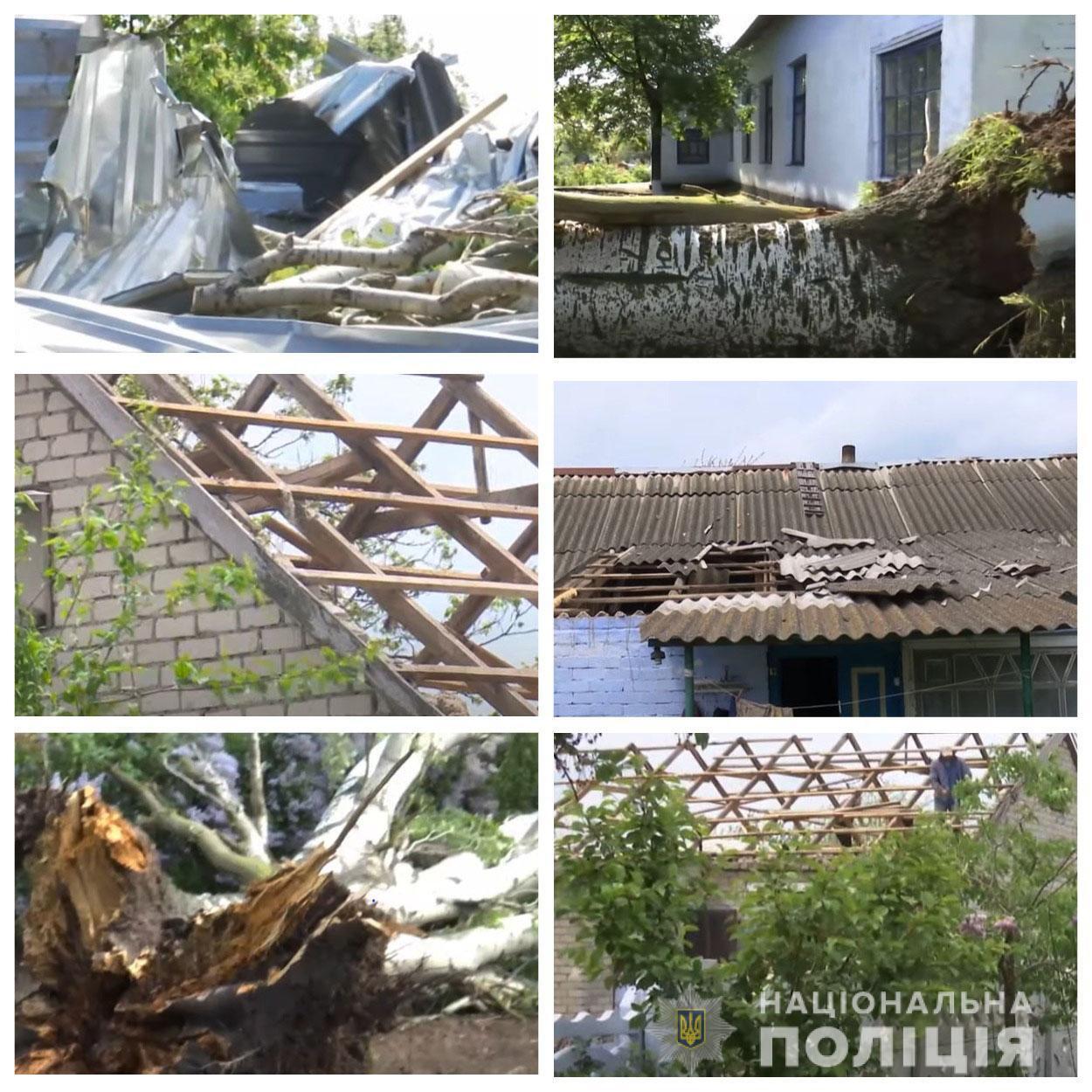 На Херсонщині поліцейські допомагають місцевим мешканцям долати наслідки сильного буревію