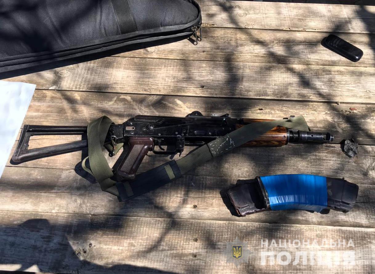 На Кіровоградщині поліцейські вилучили автомат у чоловіка, який погрожував сусідам зброєю