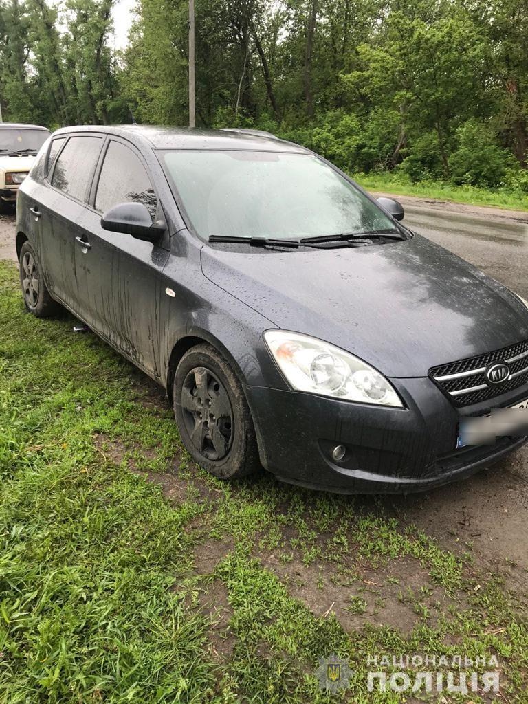 На Київщині поліцейські затримали озброєнну злочинну групу автокрадіїв