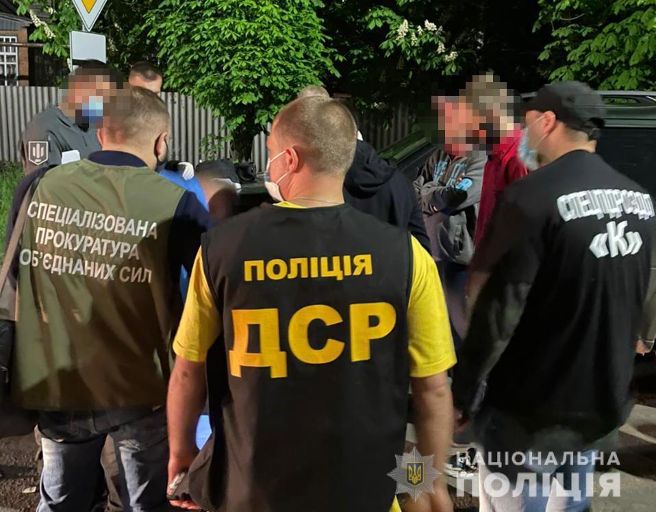 Обіцяв допомогти уникнути призову за хабар – на Луганщині поліція затримала військового комісара
