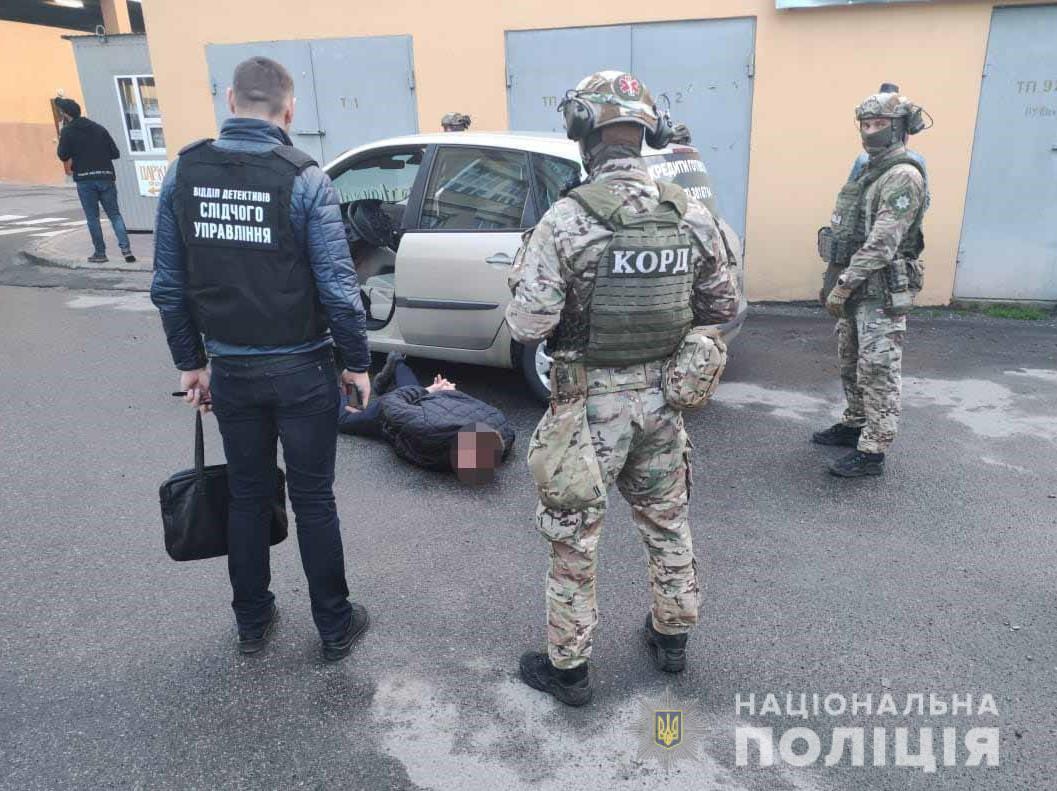 Вінницькі поліцейські затримали організоване злочинне угруповання, яке на мільйони гривень ошукало агрофірми в різних регіонах