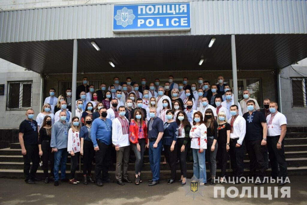 Код нації: поліція Донеччини долучилася до Всесвітнього дня вишиванки