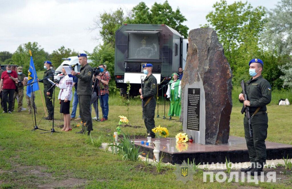 Поліцейські вшанували пам'ять захисників України, які загинули у збитому гелікоптері під Слов’янськом