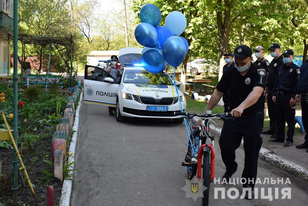 Поліцейські Донеччини привітали з днем народження сина загиблого колеги
