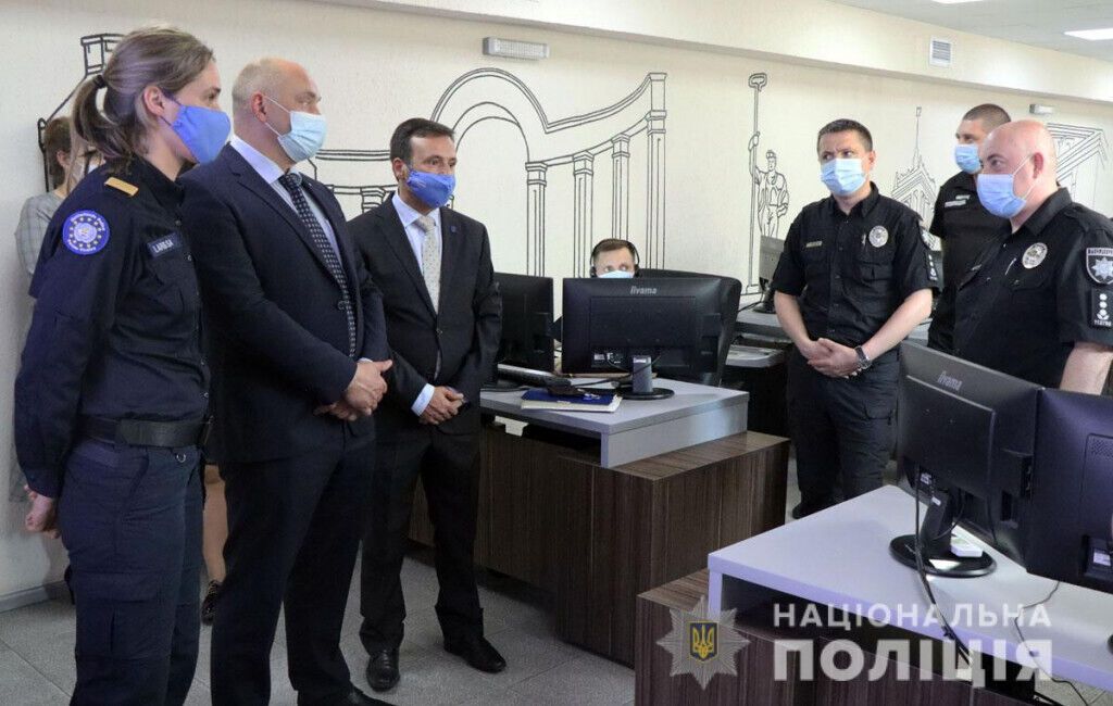 Ситуаційний центр поліції Донеччини отримав від Консультативної місії ЄС нове технічне обладнання
