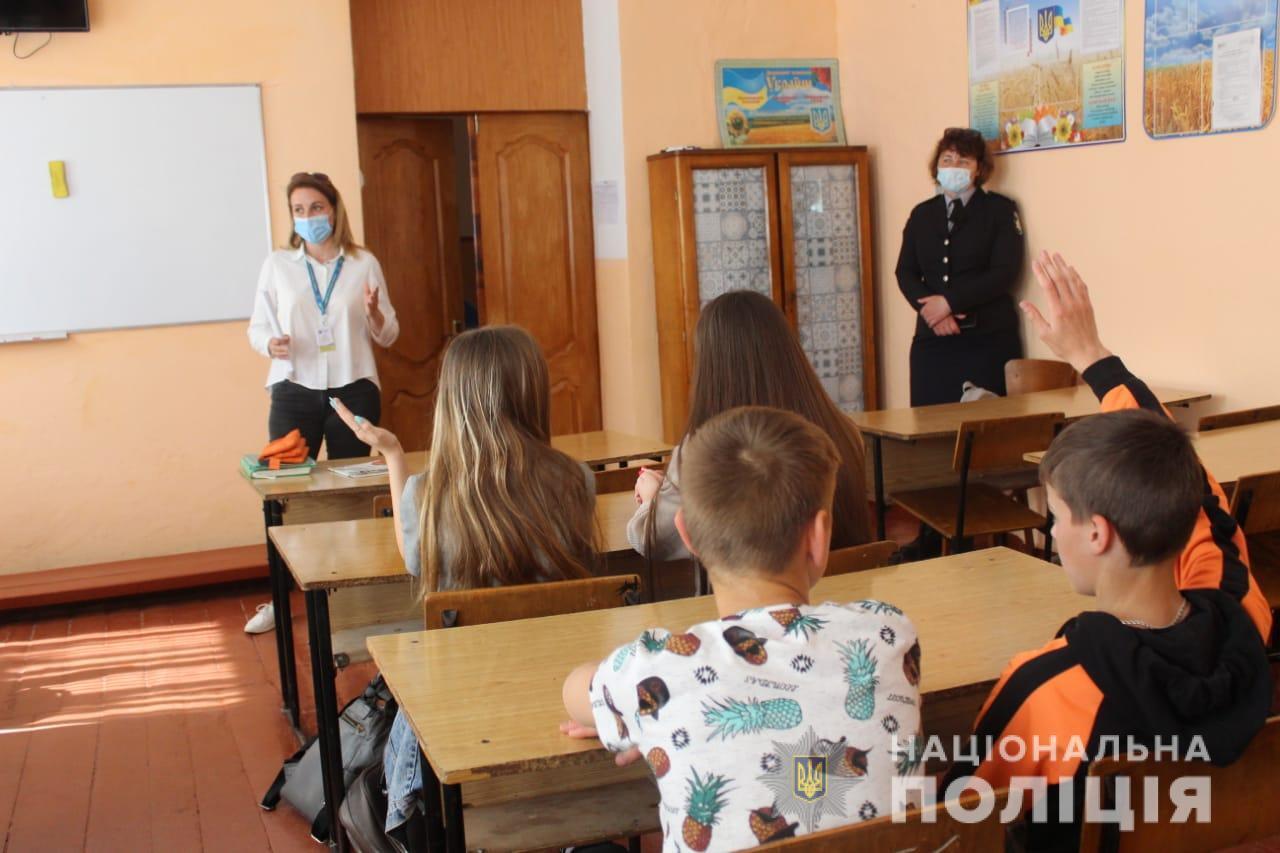 Поліцейські Березівського району перевірили обізнаність дітей у правилах безпеки під час літнього відпочинку