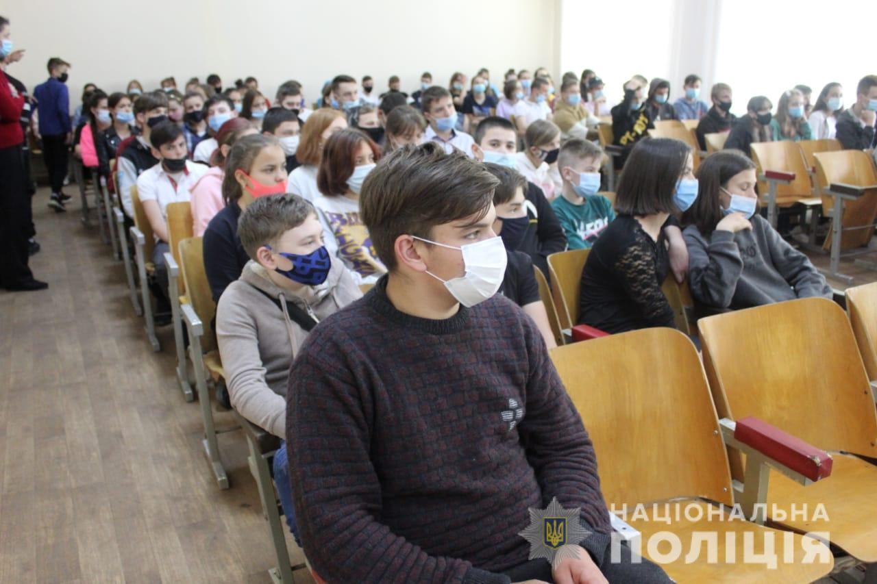 Поліцейські Березівського району перевірили обізнаність дітей у правилах безпеки під час літнього відпочинку