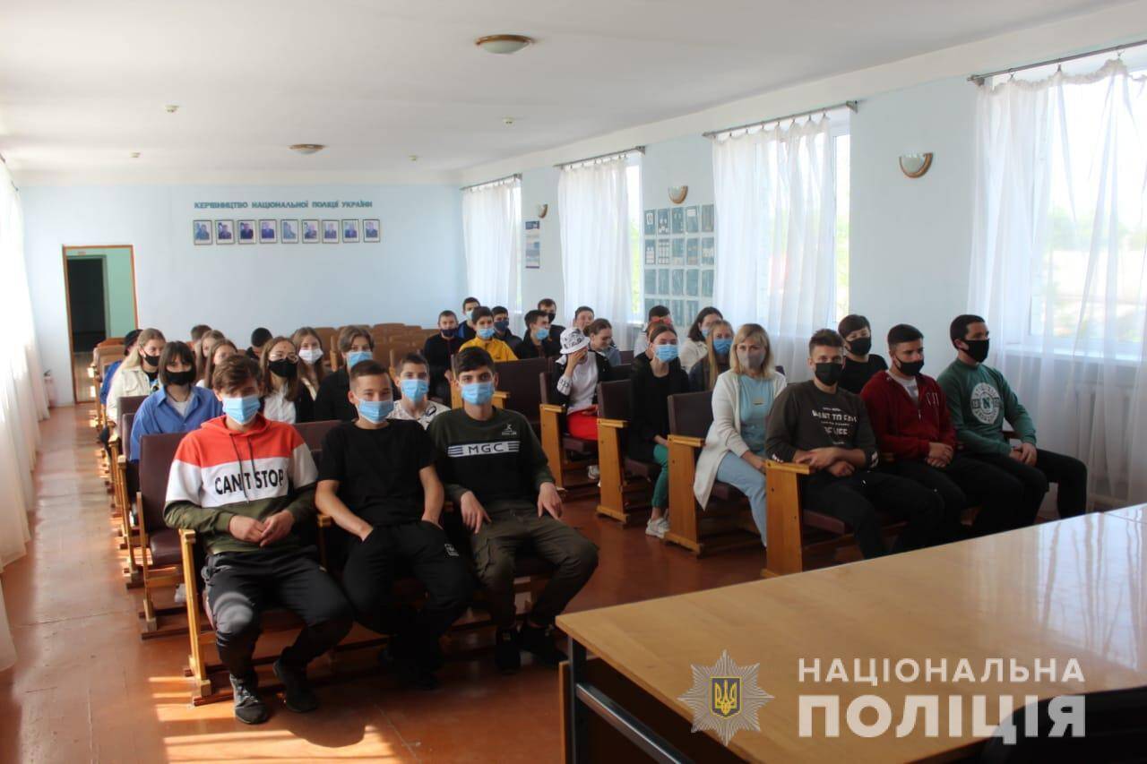 Школярі завітали у гості до поліцейських з Березівського районного відділу поліції