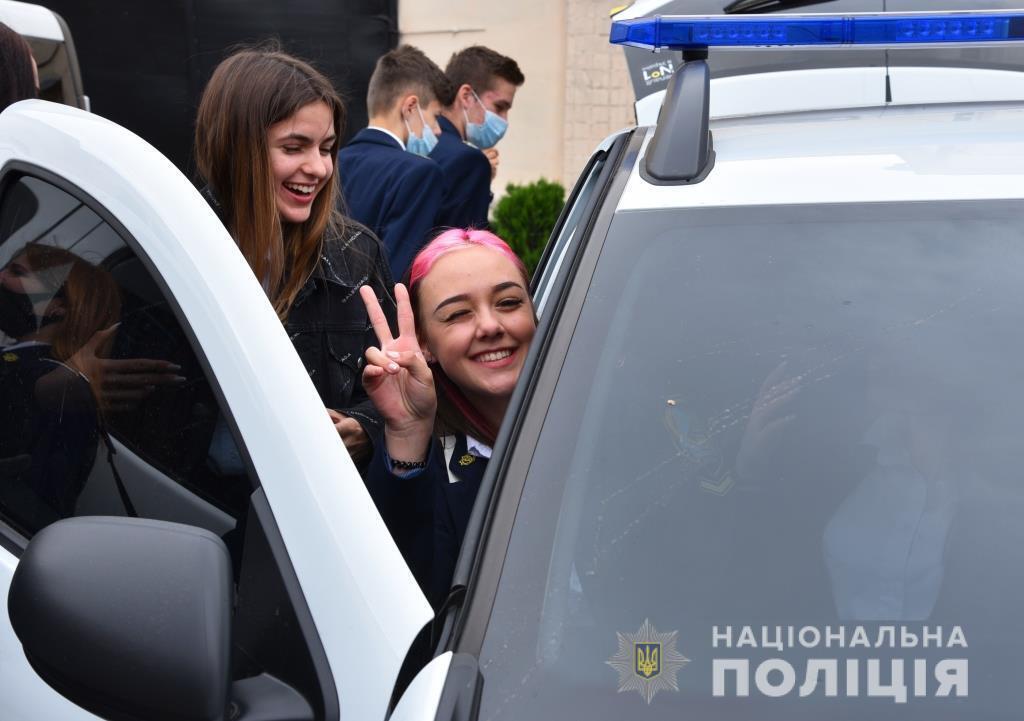 Одеський батальйон поліції особливого призначення привідкрив завісу до професійних таємниць курсантам місцевого юридичного коледжу