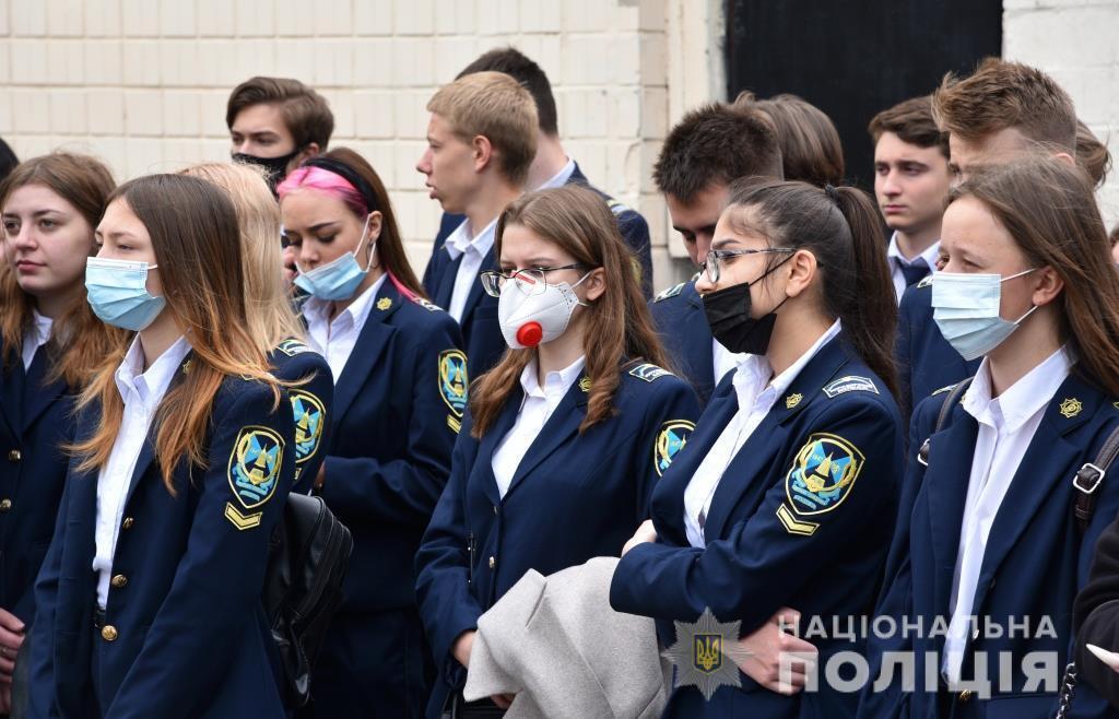 Одеський батальйон поліції особливого призначення привідкрив завісу до професійних таємниць курсантам місцевого юридичного коледжу