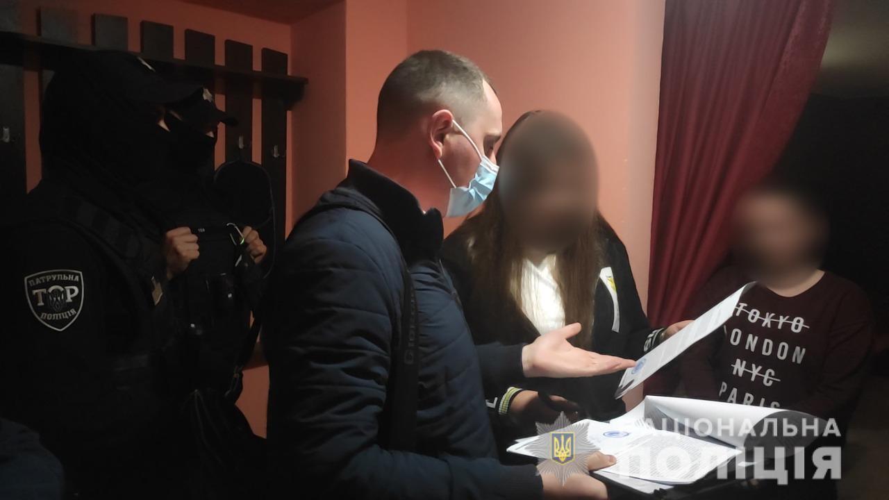В Одесі поліцейські припинили діяльність десяти місць розпусти