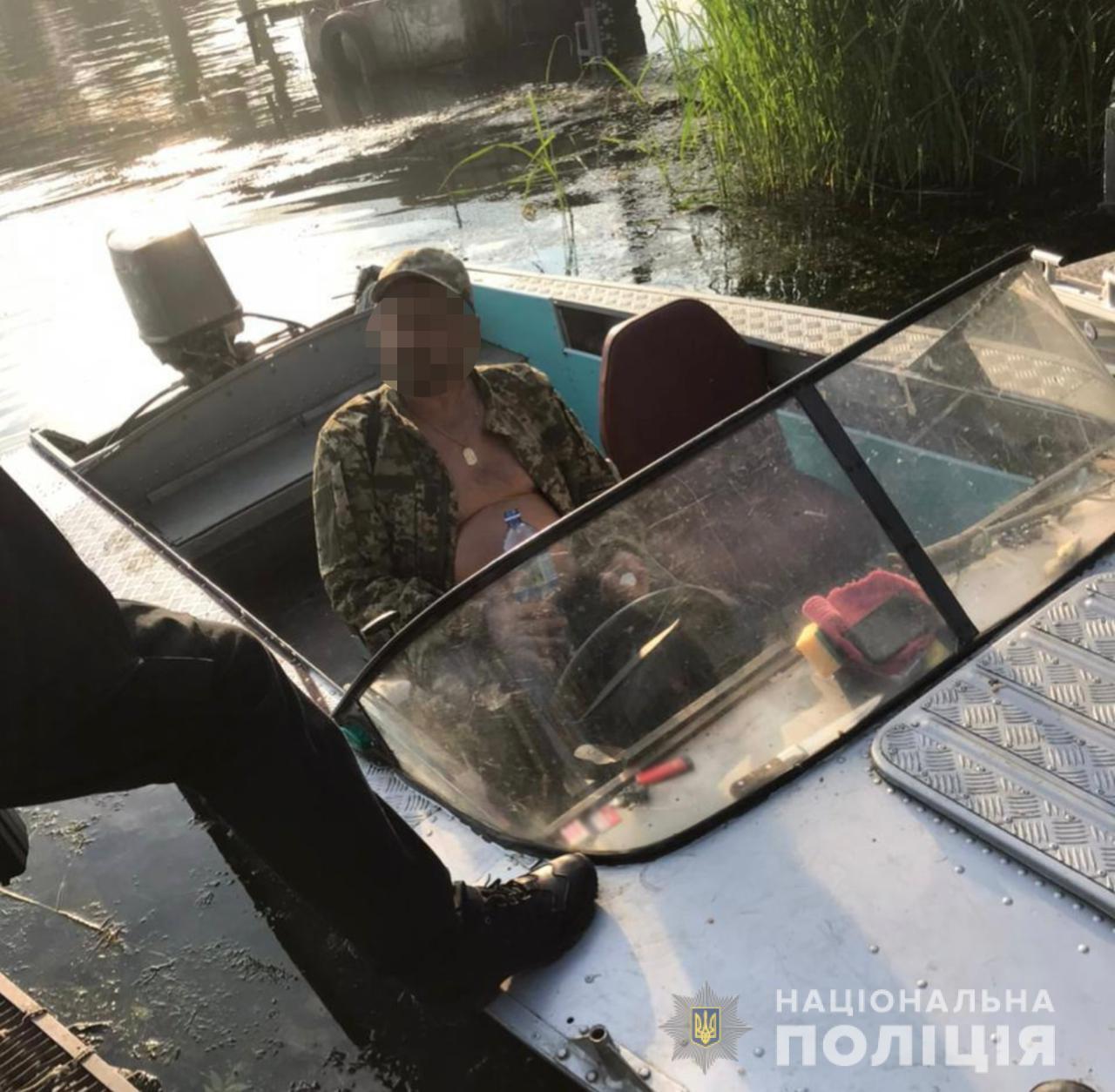 На Дністрі за кермом моторного човна водна поліція викрила нетверезого водія