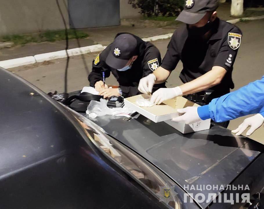 Поліцейські затримали жителя Білгорода-Дністровського за підозрою у незаконному зберіганні наркотичних засобів з метою збуту