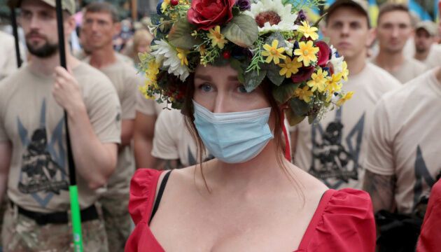 Журналістами року в Укрінформі стали Юлія Байрачна і Геннадій Мінченко