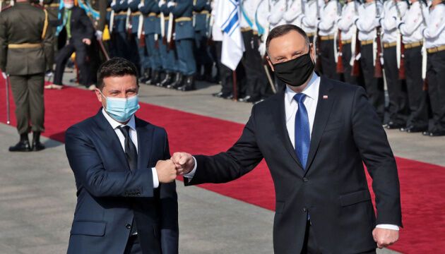 Журналістами року в Укрінформі стали Юлія Байрачна і Геннадій Мінченко