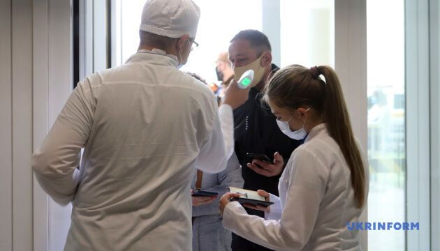 На вихідні в Україні запрацювали 10 центрів вакцинації