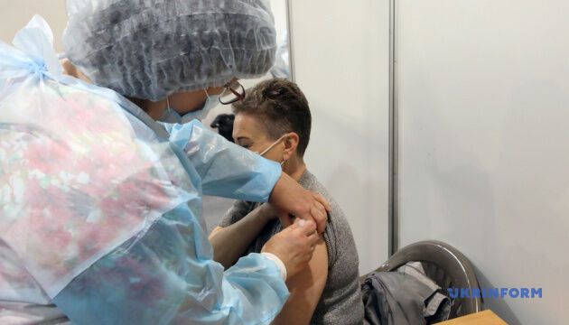 На вихідні в Україні запрацювали 10 центрів вакцинації
