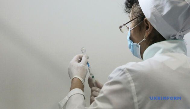 На вихідні в Україні запрацювали 10 центрів вакцинації