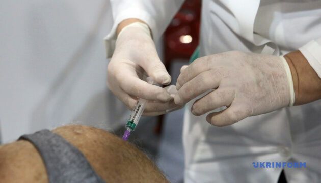 На вихідні в Україні запрацювали 10 центрів вакцинації