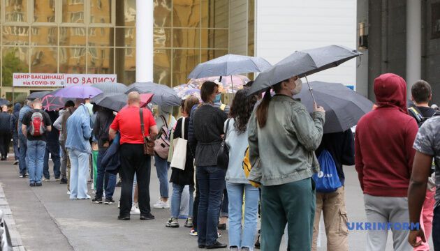 На вихідні в Україні запрацювали 10 центрів вакцинації