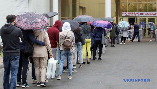 На вихідні в Україні запрацювали 10 центрів вакцинації